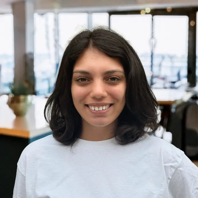 Maureen Briançon – Co-founder of Frogs&Roos, passionate about well-being and artisanal treats Maureen Briançon, co-founder of Frogs&Roos, smiling